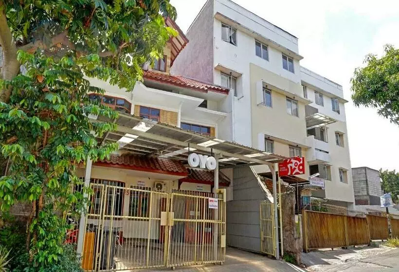 ホテル Oyo Life 2388 Kost Teratai