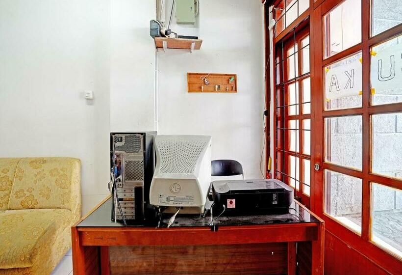 هتل Oyo Life 2388 Kost Teratai