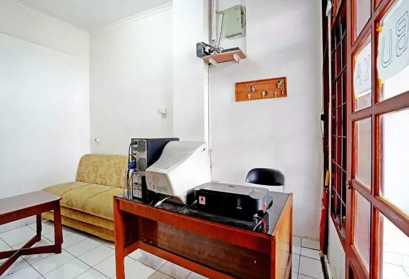 ホテル Oyo Life 2388 Kost Teratai