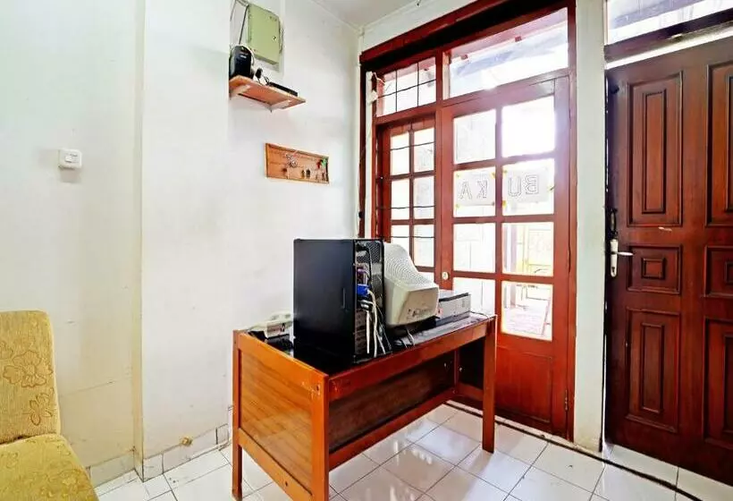 ホテル Oyo Life 2388 Kost Teratai