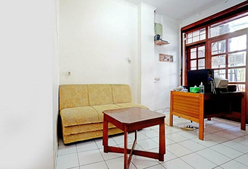 هتل Oyo Life 2388 Kost Teratai