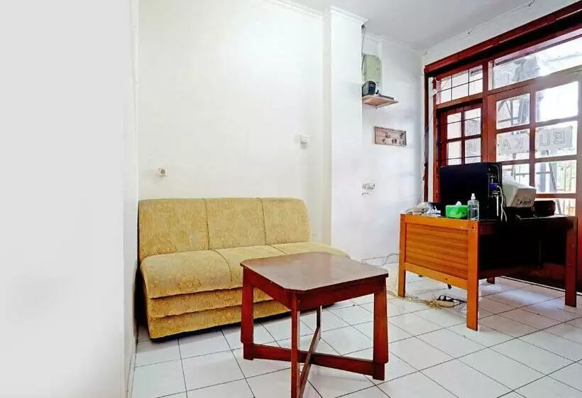 ホテル Oyo Life 2388 Kost Teratai