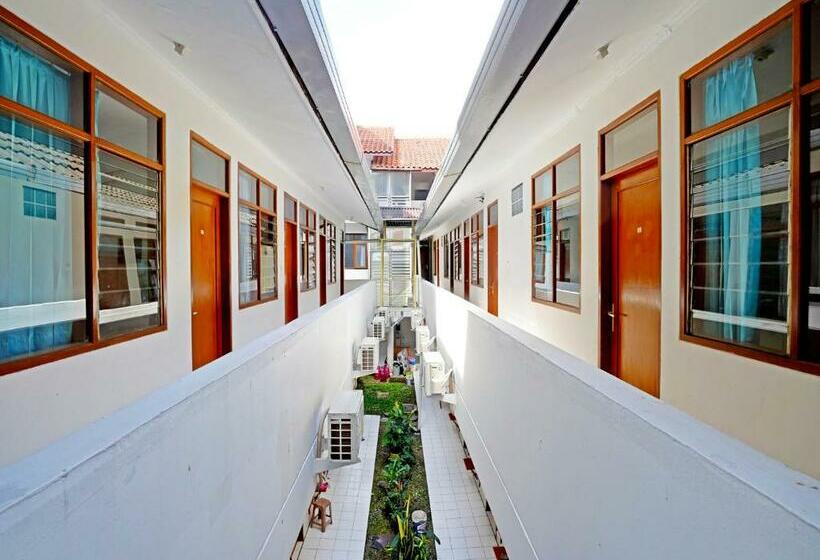 هتل Oyo Life 2388 Kost Teratai