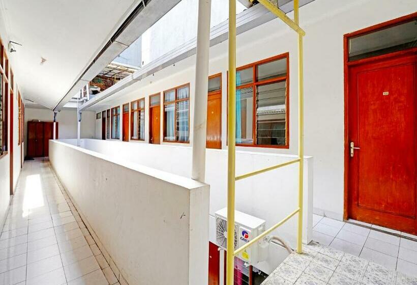 هتل Oyo Life 2388 Kost Teratai