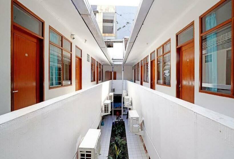 هتل Oyo Life 2388 Kost Teratai