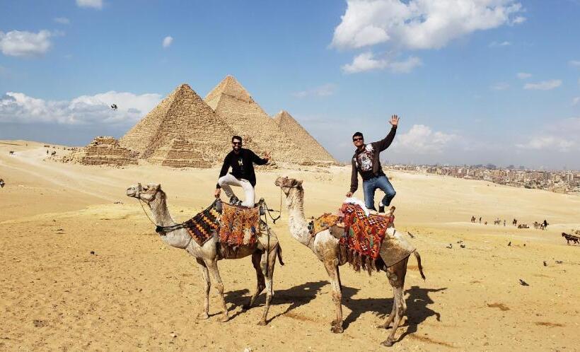 هتل Tut Pyramids View