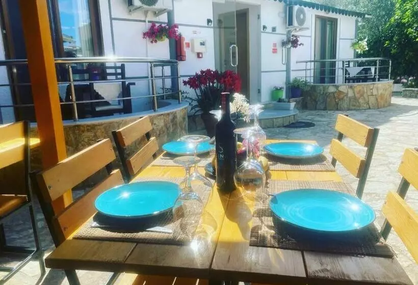 Majatalo Vila Reni & Risi