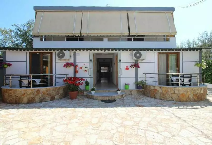 Majatalo Vila Reni & Risi