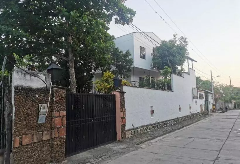 استراحتگاه Hosteria El Castellano