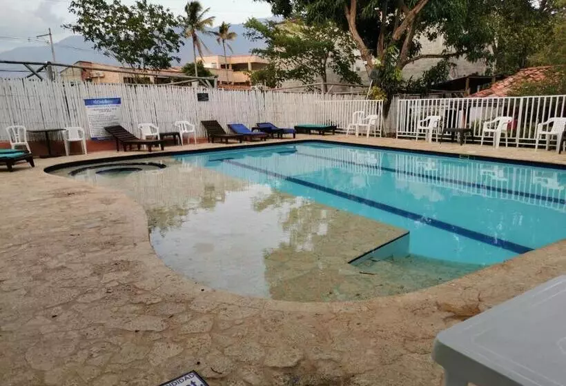 استراحتگاه Hosteria El Castellano