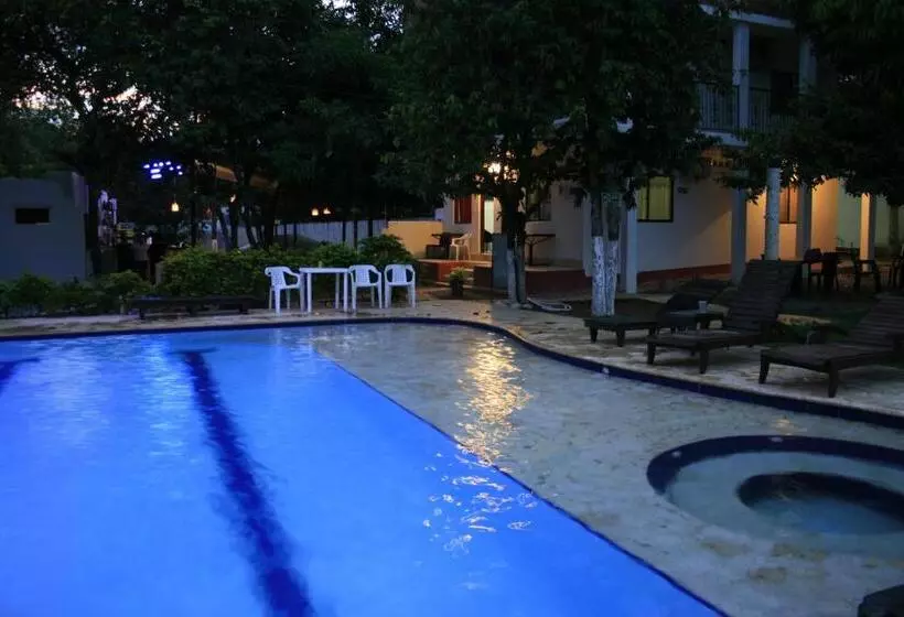 استراحتگاه Hosteria El Castellano
