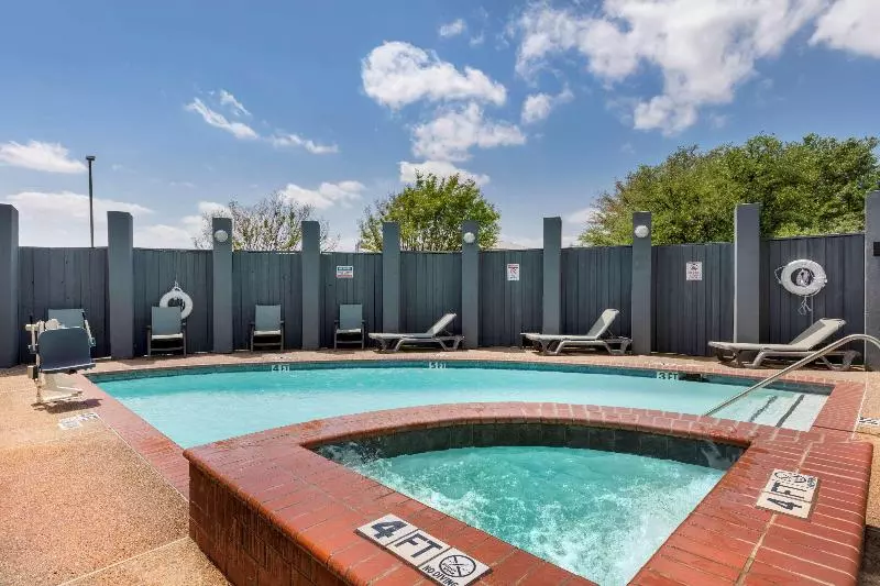 هتل Comfort Suites Dfw Airport