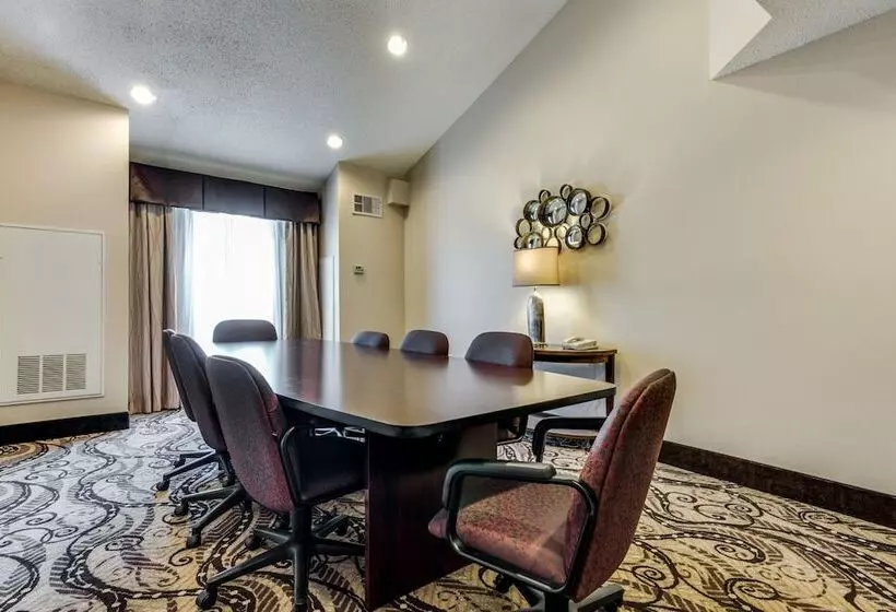 هتل Comfort Suites Dfw Airport