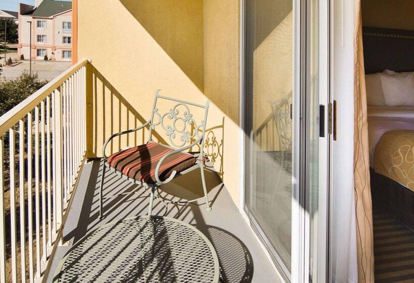 فندق Comfort Suites Dfw Airport