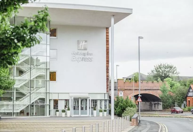 Otel Holiday Inn Express, Chester Racecourse, An Ihg
