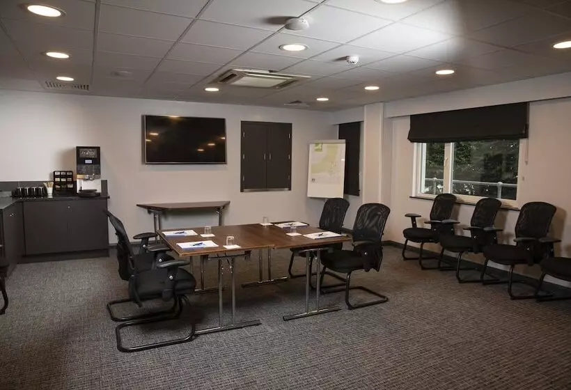 Otel Holiday Inn Express, Chester Racecourse, An Ihg