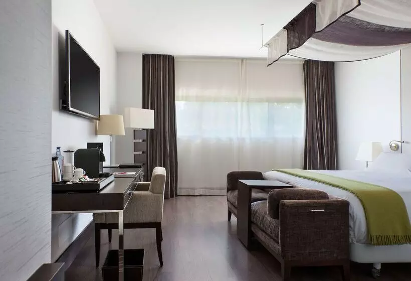 Отель NH Collection Santiago De Compostela