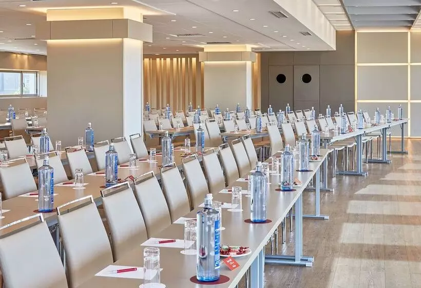 Отель NH Collection Santiago De Compostela