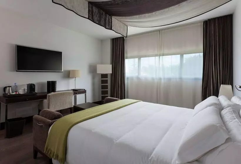 Отель NH Collection Santiago De Compostela