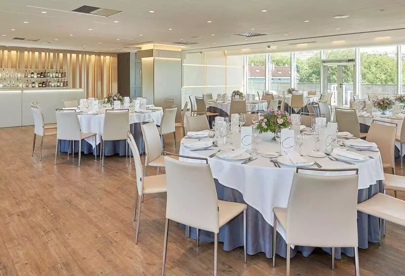 Отель NH Collection Santiago De Compostela