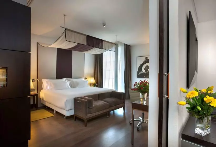 Отель NH Collection Santiago De Compostela