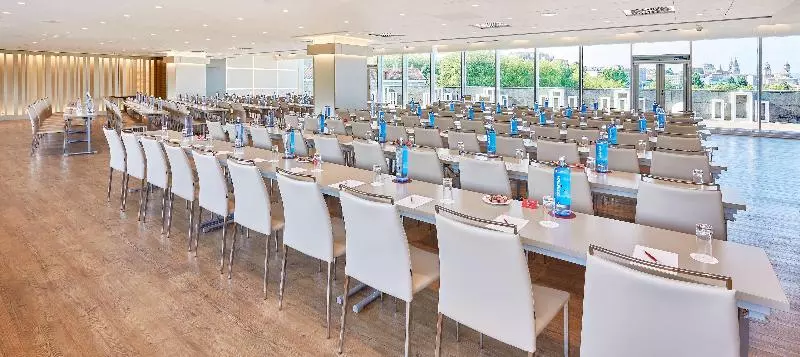 Отель NH Collection Santiago De Compostela