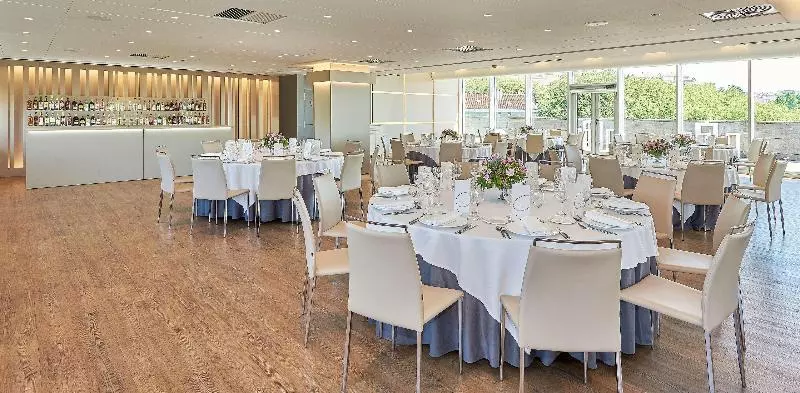 Отель NH Collection Santiago De Compostela