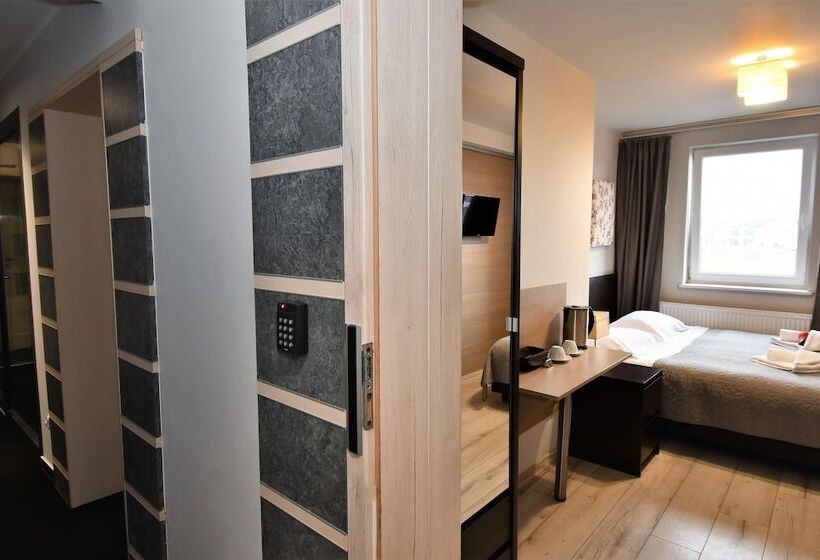 فندق Sleepinn Gdansk Airport