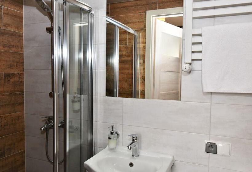 فندق Sleepinn Gdansk Airport