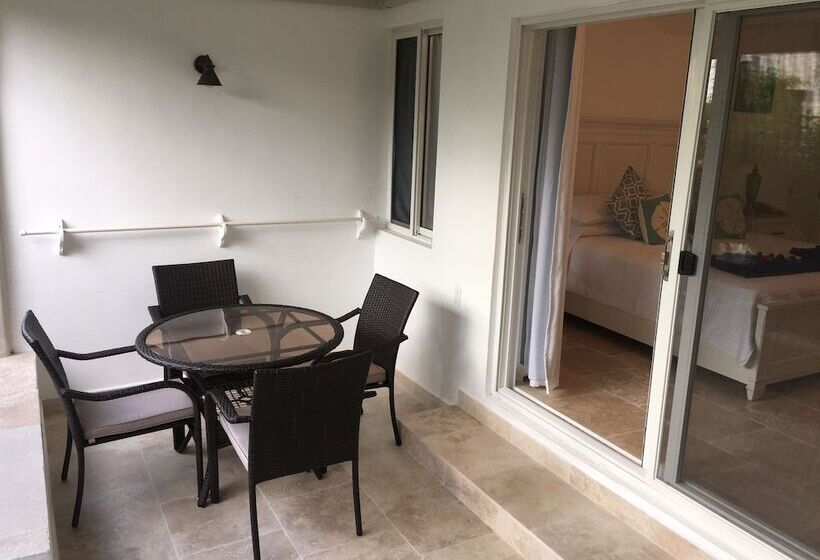 Dickenson Bay Oasis Antigua Village