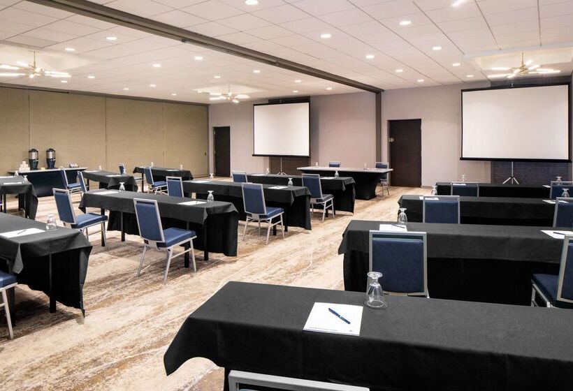 هتل Doubletree By Hilton Ann Arbor North