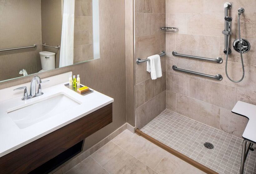 هتل Doubletree By Hilton Ann Arbor North