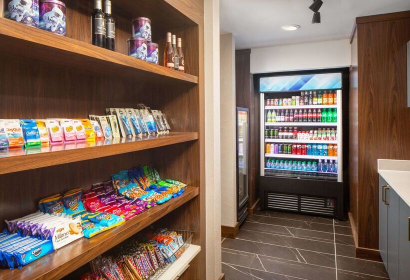 هتل Doubletree By Hilton Ann Arbor North