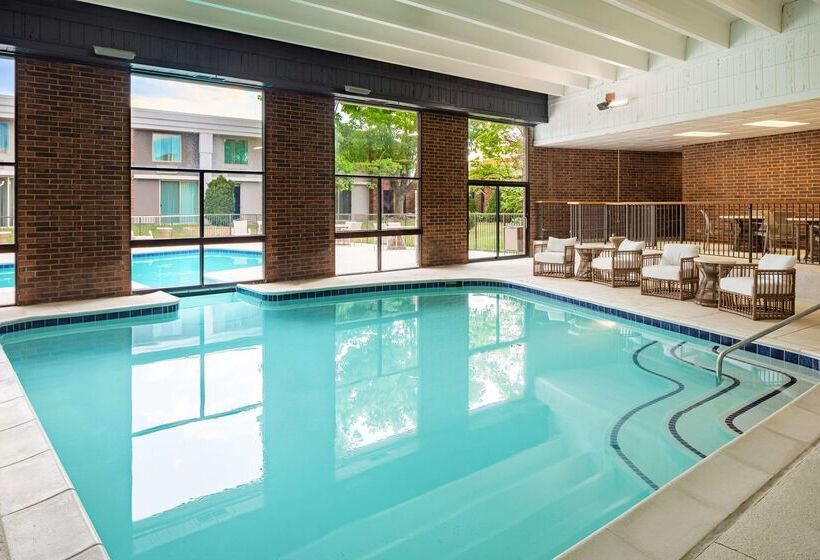 هتل Doubletree By Hilton Ann Arbor North