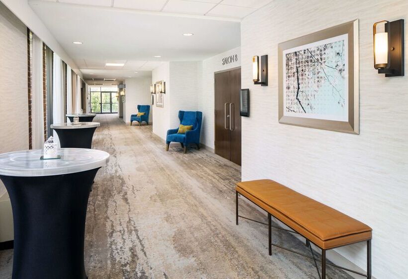 هتل Doubletree By Hilton Ann Arbor North