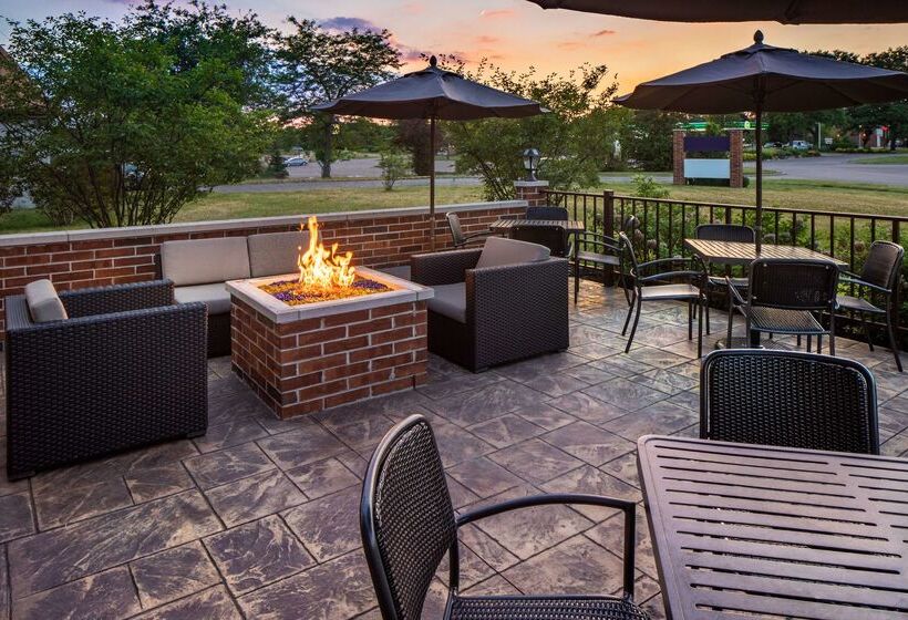 هتل Doubletree By Hilton Ann Arbor North