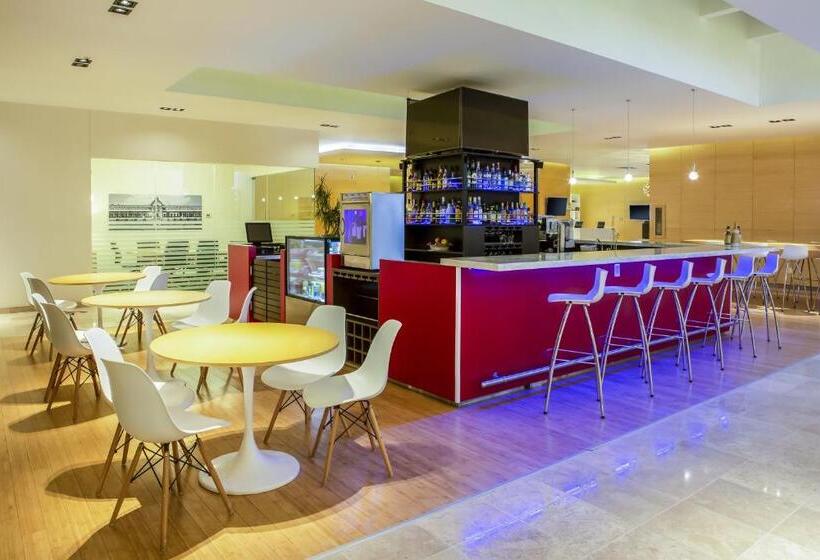 Отель Fiesta Inn Centro Historico