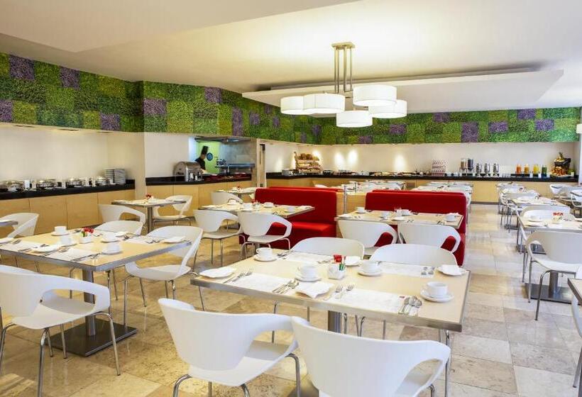 Отель Fiesta Inn Centro Historico