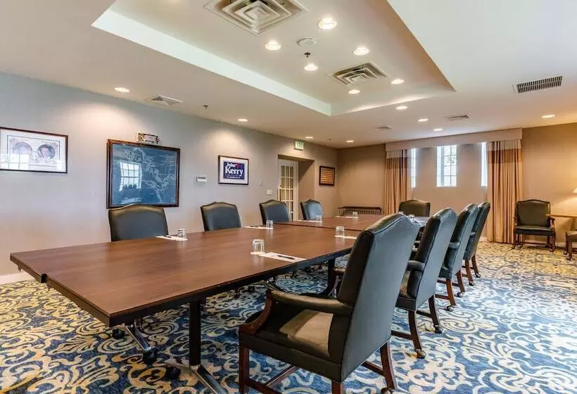 Отель Mill Falls At The Lake