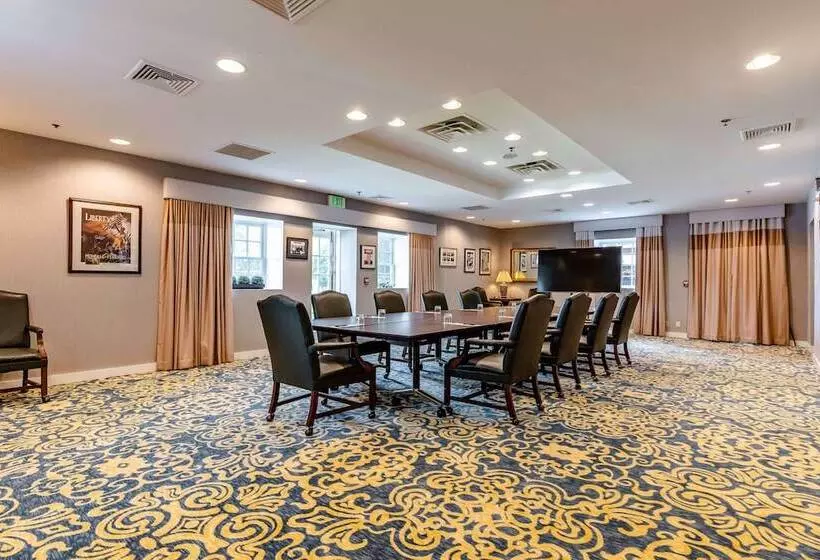 Отель Mill Falls At The Lake