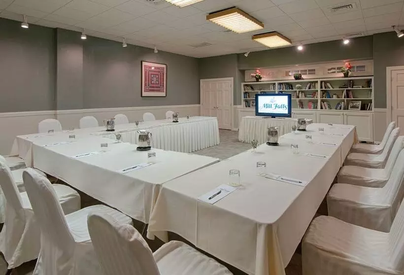 Отель Mill Falls At The Lake