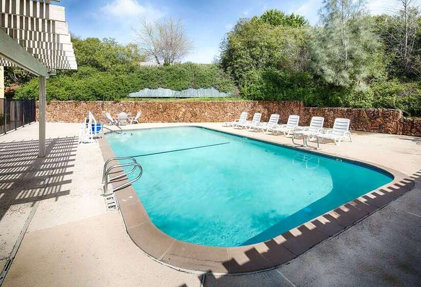 호텔 Red Lion Inn & Suites Auburn