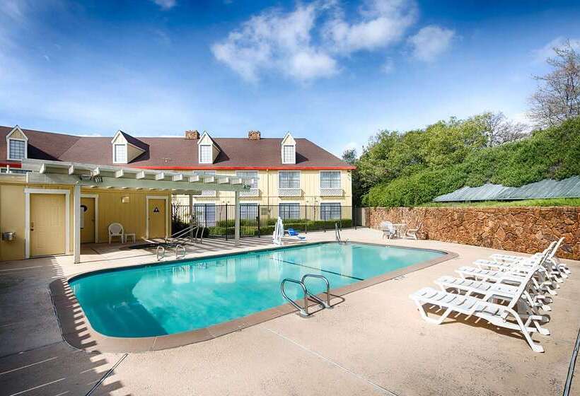 호텔 Red Lion Inn & Suites Auburn