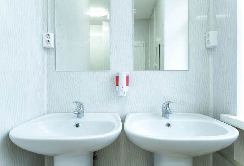 Отель Happy Holiday Hostel