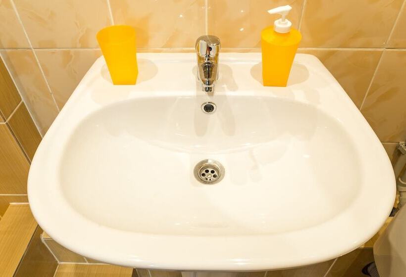 Отель Happy Holiday Hostel