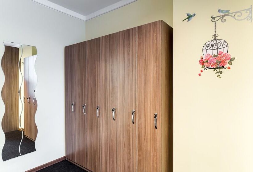 Отель Happy Holiday Hostel