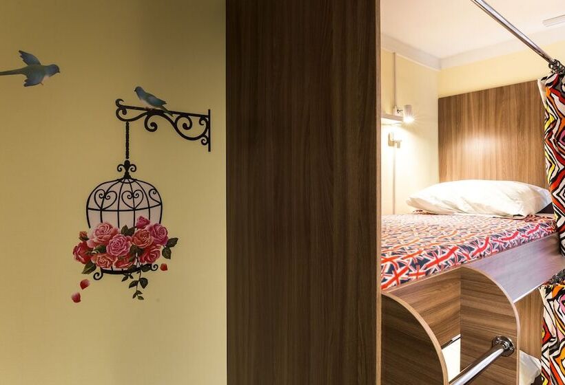 Отель Happy Holiday Hostel