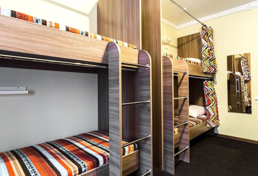 Отель Happy Holiday Hostel