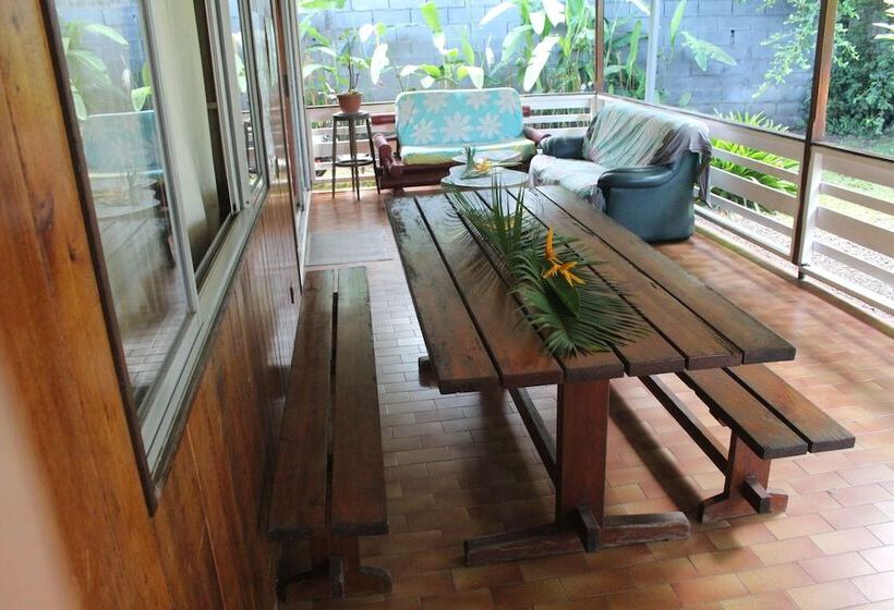 هتل Pension Te Miti Hostel