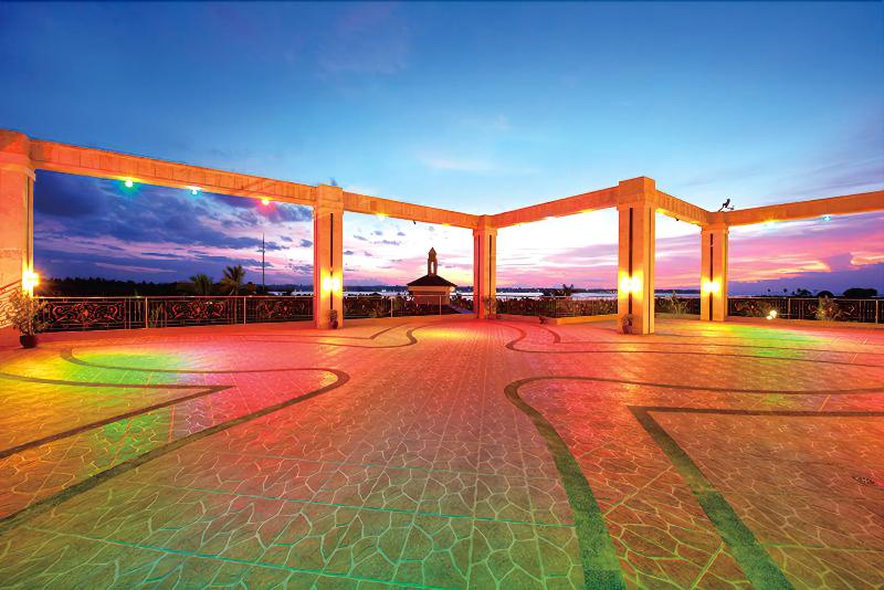 Отель Queens Island Golf And Village